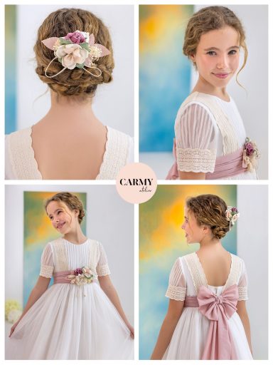 Niña con peinado floral y vestido blanco, mostrando detalles de la espalda y el lazo.